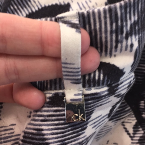 GUC Calvin Klein Shorts - Picture 5 of 6